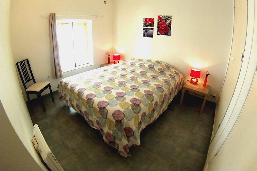 Einfacher Fuß des Charmes 70m ², privater Garten von 100m ² gesehen auf Brunnen, Platanen in Apt, Regionaler Naturpark Luberon