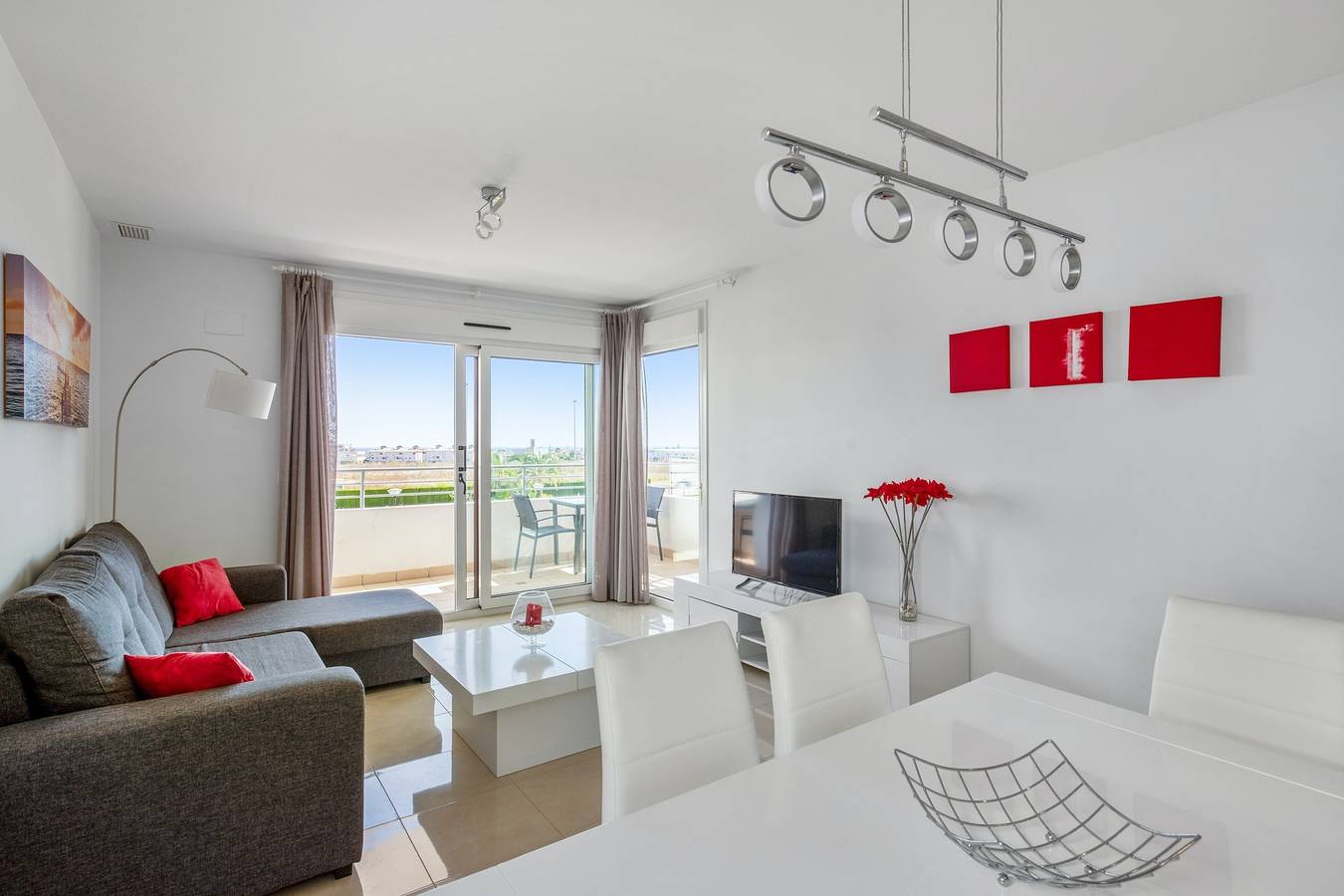 Apartamento entero, Apartamento de 3 habitaciones con vistas al mar, piscina compartida y jardín cerrado en Orihuela - a 3 km de la playa in Lomas De Don Juan, Orihuela