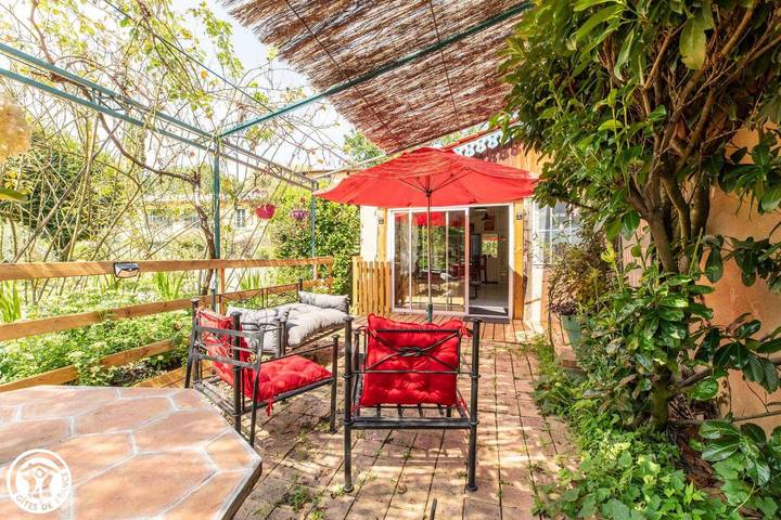 Gîte pour 4 personnes, avec jardin à Maringues