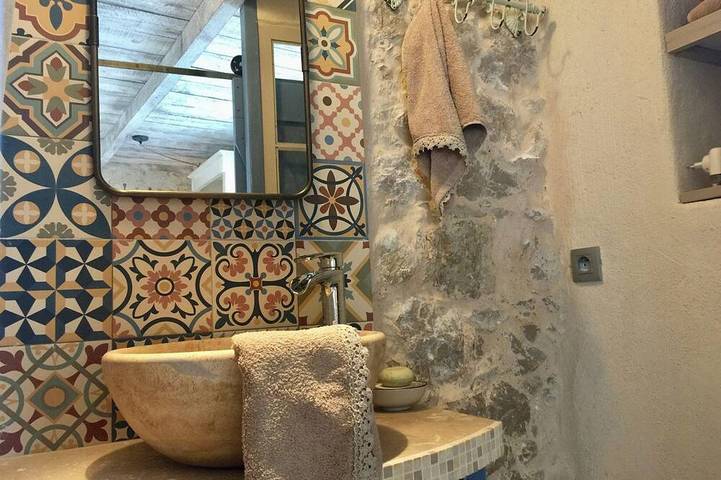 Ganze Wohnung, Romantische Wohnung in historischem Haus in der Provence in Roquefort-les-Pins, Mittelmeerküste (Frankreich)