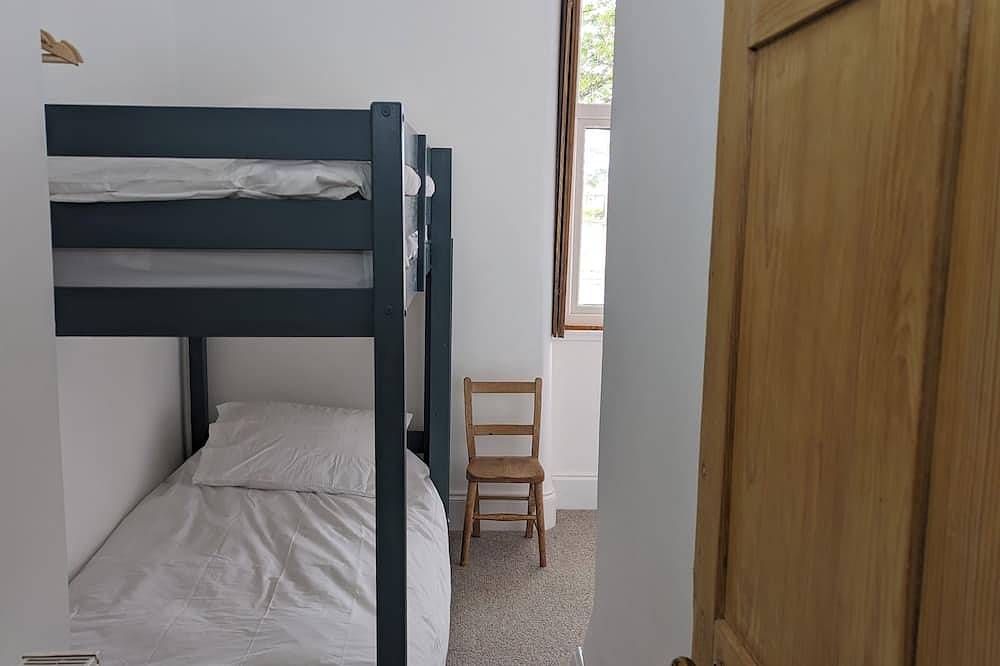 Coble Cottage. By the sea, family and dog friendly in Tweedmouth, Northumberland