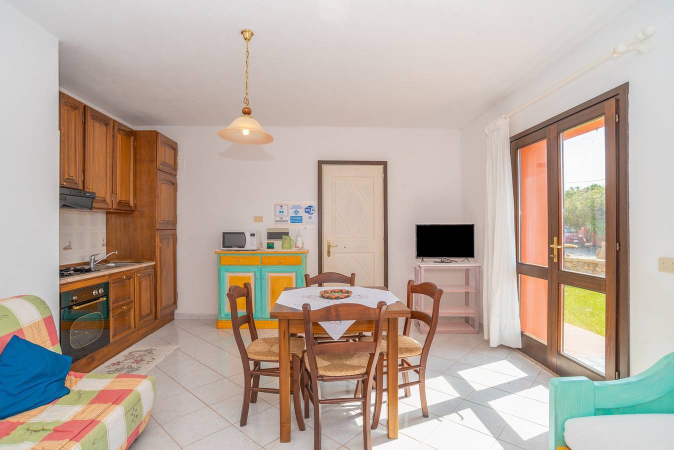 Appartamento intero, Appartamento "Conchiglia Rosa" con giardino condiviso, vista mare e Wi-Fi in Barrabisa, Palau (Sardegna)