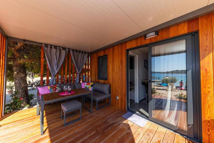 Camping pour 4 personnes, avec terrasse et vue à Tisno - 3
