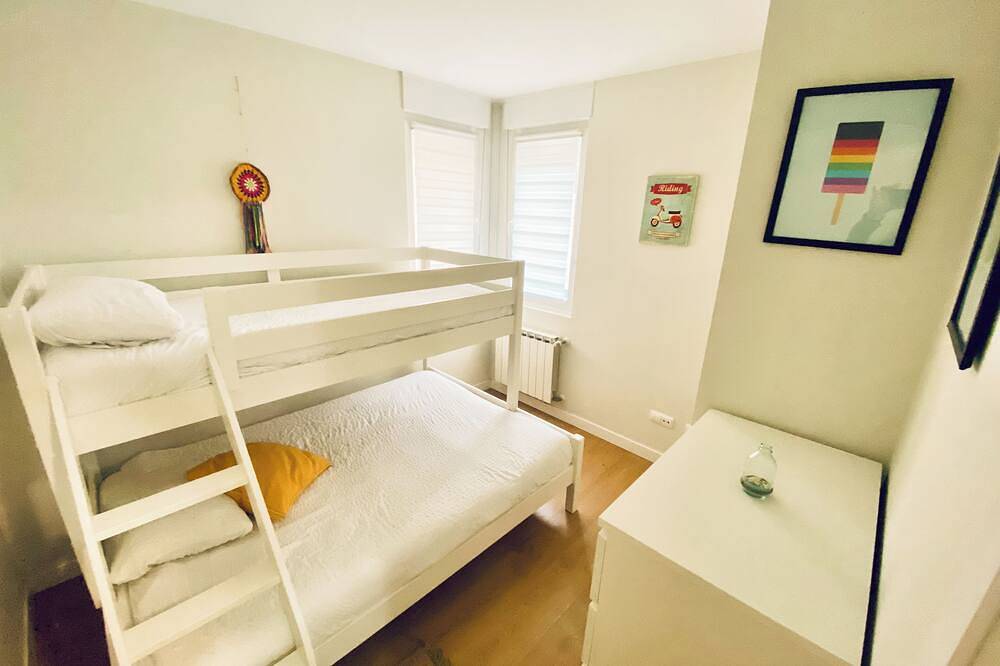 Entire apartment, Casa Branca Cantabria: Spacious first floor with garden 500m from the beach | Wifi/Garaje in Miengo, Cantabrian Coast