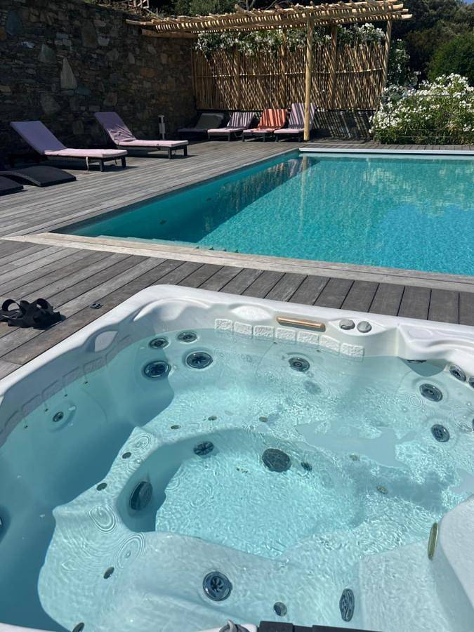Location de vacances pour 12 personnes, avec jacuzzi ainsi que jardin et piscine à Pino - 4