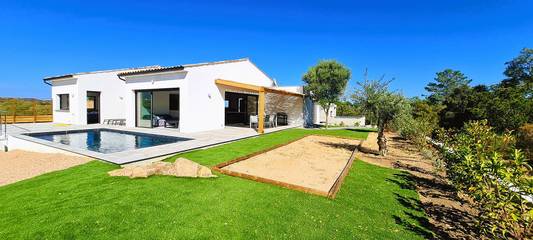 Gîte pour 8 personnes, avec jardin et piscine, adapté aux familles dans Plage de Pinarello