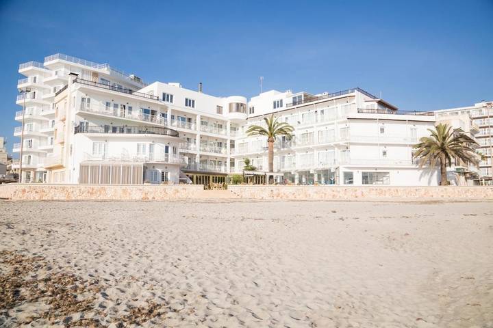 Hotel voor 3 personen, with Balkon and Terras as well as Tuin and Zwembad in S'illot