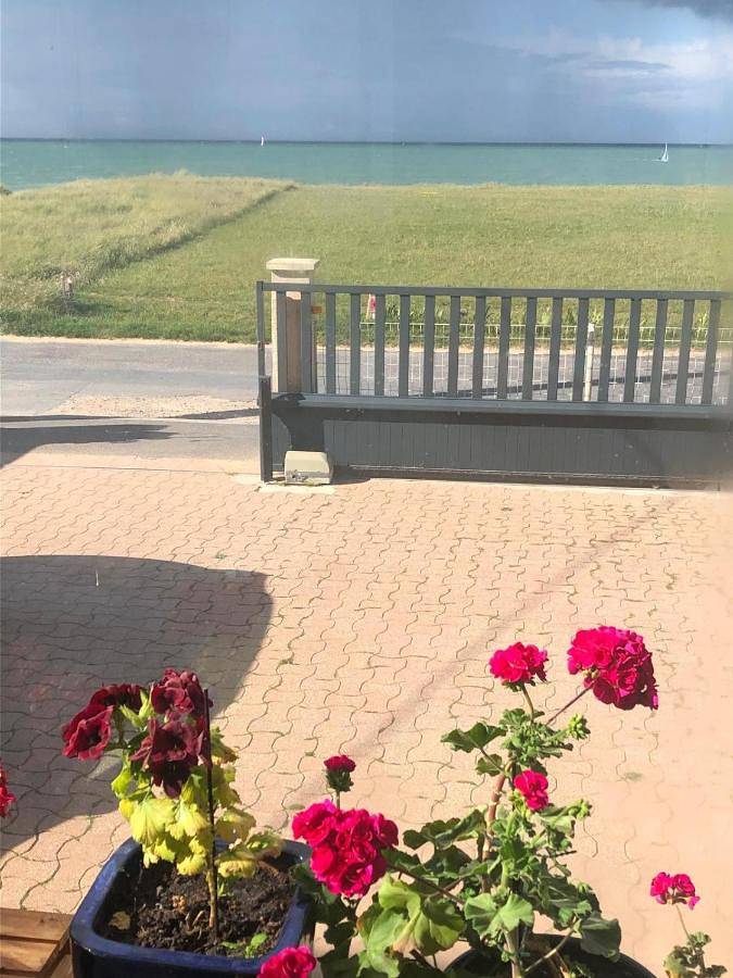 Gîte pour 4 personnes, avec terrasse ainsi que vue et piscine à Hermanville-sur-Mer - 4