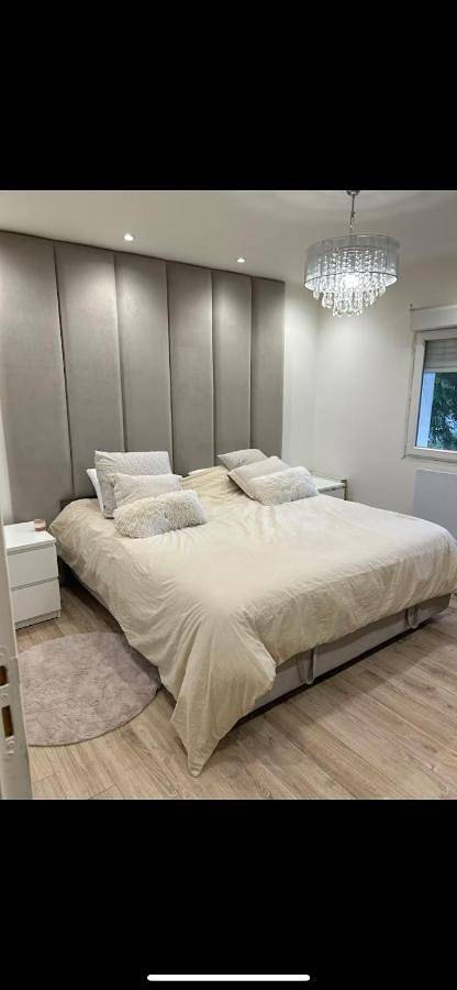 Location de vacances pour 7 personnes, avec jardin à Sarcelles