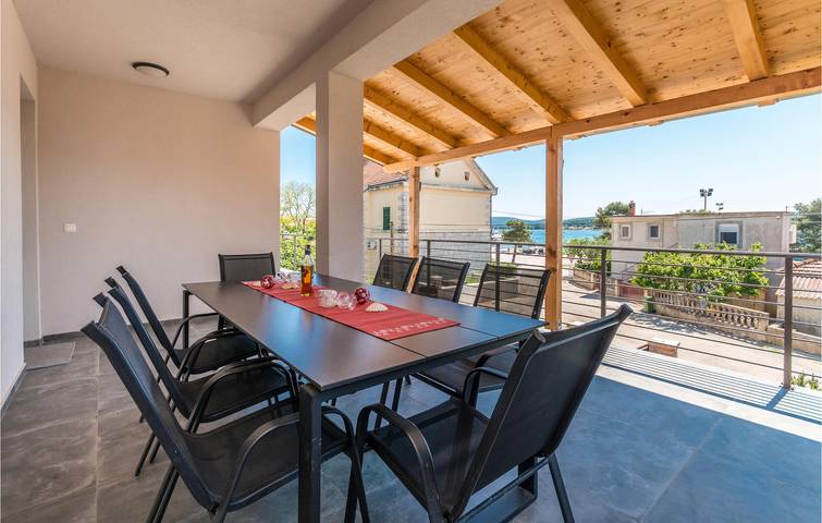 Ganze Ferienwohnung, Apartment mit Meerblick, WLAN, Klimaanlage und Parkplatz, 100 m vom Strand entfernt in Plaža Morovička, Općina Sveti Filip i Jakov