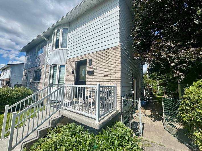 Anika Sunset Place T in Laval, Quebec