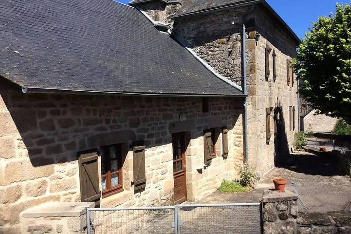 Location de vacances pour 4 personnes, avec terrasse à Saint-Augustin (Corrèze)