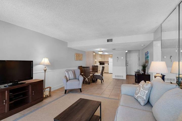 Vacation rental for 4 people, with balcony and pool in Emerald Coast