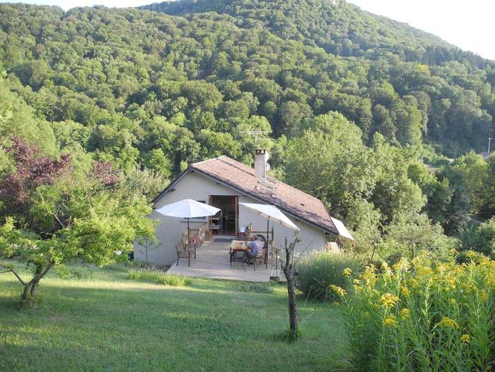 Gîte pour 5 personnes, avec Terrasse ainsi que Jardin et Vue à Fourbanne