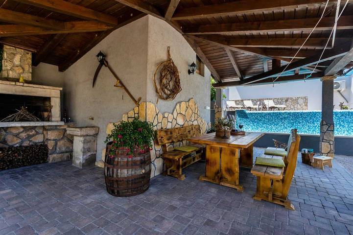Ganze Wohnung, Ferienwohnung Roko mit privatem Pool und Steingrill in Hlapa, Krk