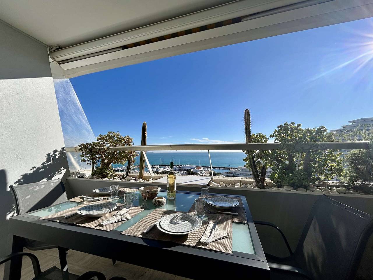 Entire apartment, Stunning studio with sea view - 2 guests in Villeneuve-Loubet Plage, Villeneuve-Loubet