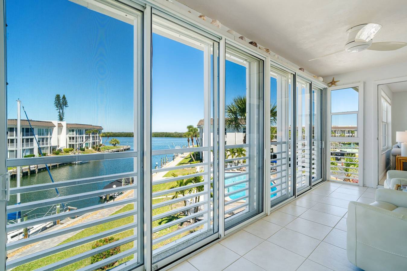 Entire apartment, Waterfront Retreat in Longboat Key in Longboat Key, Manatee County