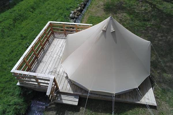 Gîte pour 2 personnes, avec Jacuzzi et Terrasse ainsi que Jardin et Vue à La Croisille-sur-Briance