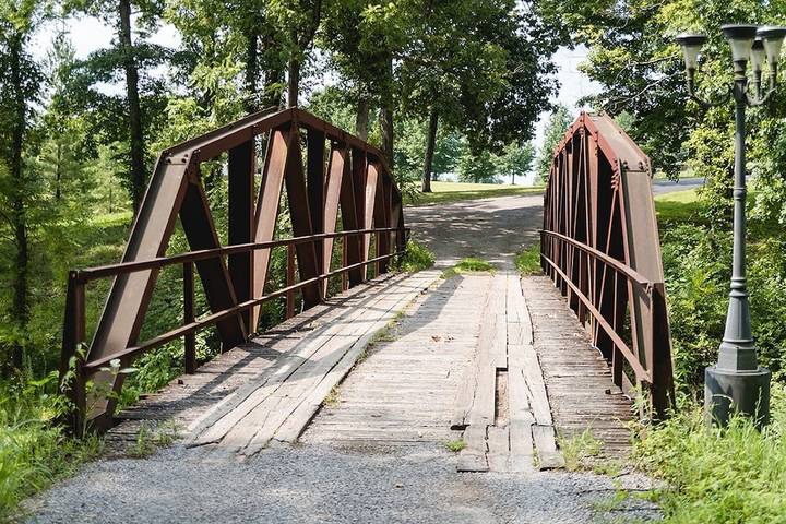 Log cabin for 4 people, with balcony and yard in Kentucky