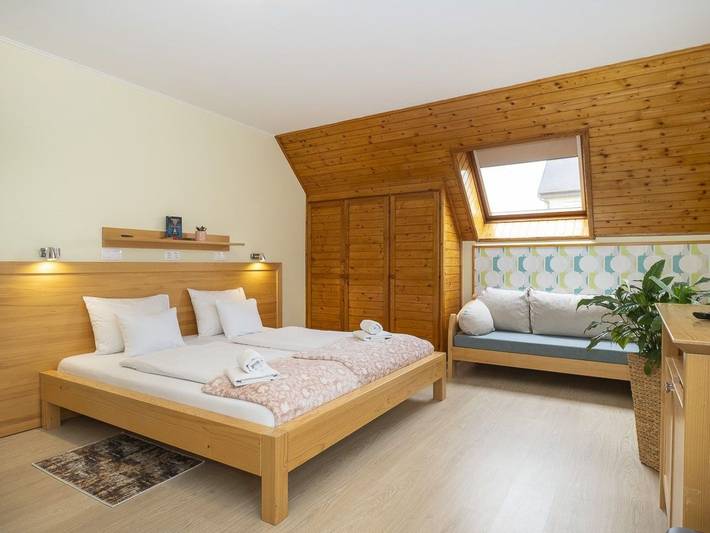 Ferienwohnung für 4 Personen, mit Balkon und Garten in Heviz