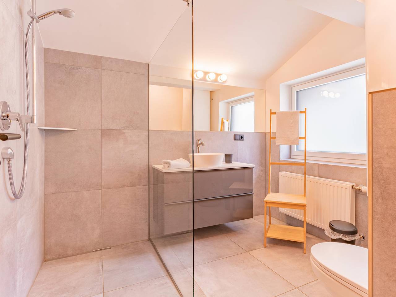 Ganze Wohnung, Großes Apartment in nur 1,3 km zum Skilift in Hopfgarten im Brixental, Kitzbüheler Alpen