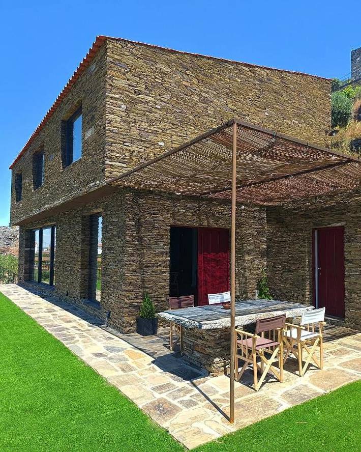 Location de vacances pour 8 personnes, avec vue ainsi que piscine et jardin, animaux acceptés dans Tabuaço - 4