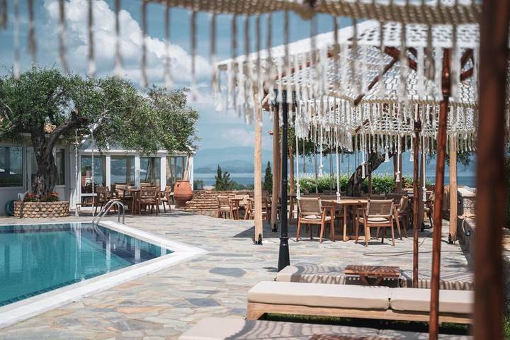 Appart’hôtel pour 2 personnes, avec Balcon et Terrasse ainsi que Jardin et Piscine