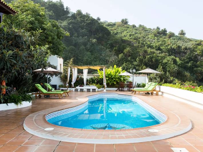 Casa rural para 2 personas, con Terraza además de Jardín y Piscina en El Amparo