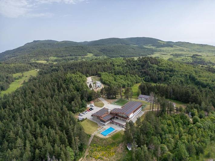 Gîte pour 2 personnes, avec Terrasse et Jacuzzi ainsi que Jardin et Piscine à Plovdiv
