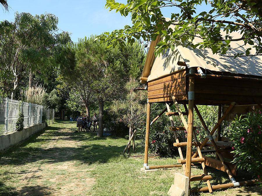 Camping Les Berges du Canal - Inusual 2 personas - Bivouac 9 m in Villeneuve-lès-Béziers, Costa mediterránea (Francia)