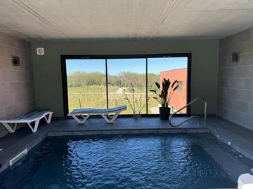 Gîte pour 4 personnes, avec terrasse et piscine à Trouillas