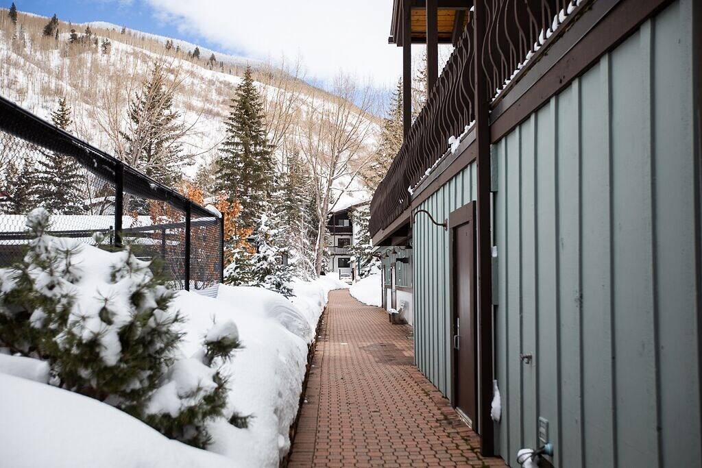 Ganze Wohnung, Top-Floor Alpine Condo • Mountain Views • On Free Bus Line • Perfect for Couples in Bighorn, Vail
