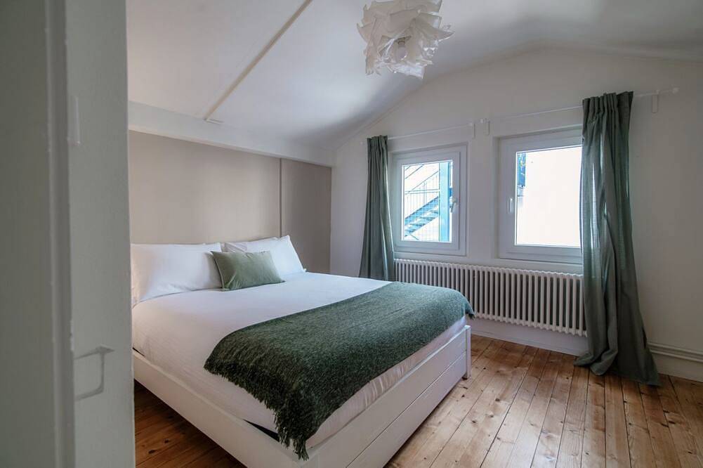 Apartamento entero, Acogedor ático con vista al lago (Mansarda Verde) in Ponte Tresa, Lago de Lugano
