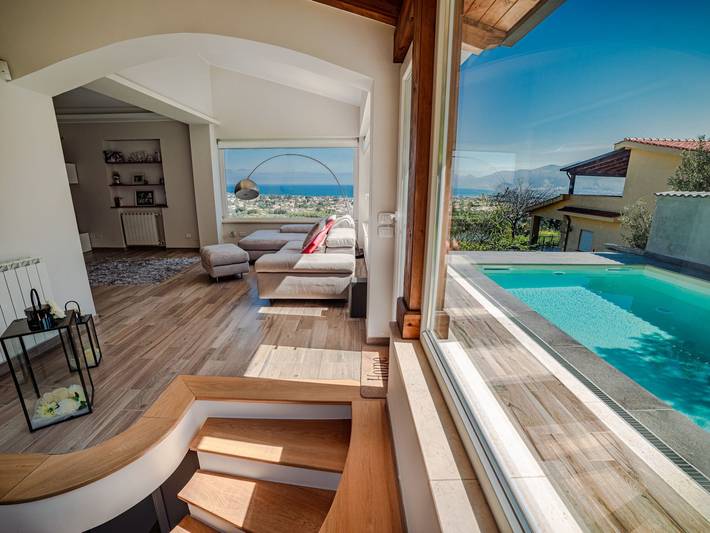 Casa vacanza per 6 persone, con Balcone e Terrazza nonché Giardino e Piscina a Carini