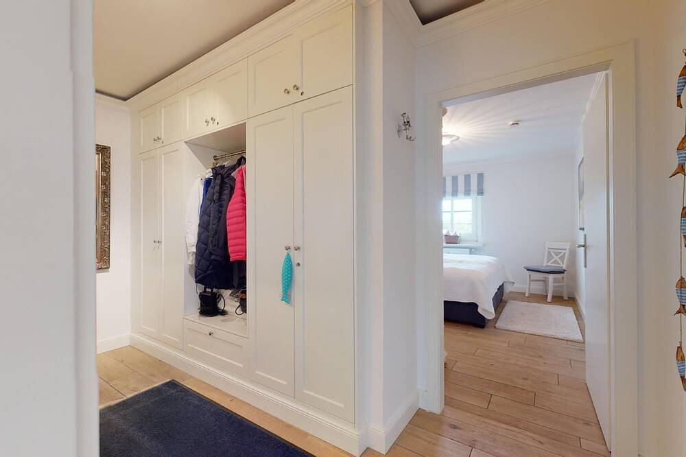 Ganze Wohnung, Moderne Ferienwohnung mit Terrasse und Meerblick. in Hörnum, Sylt