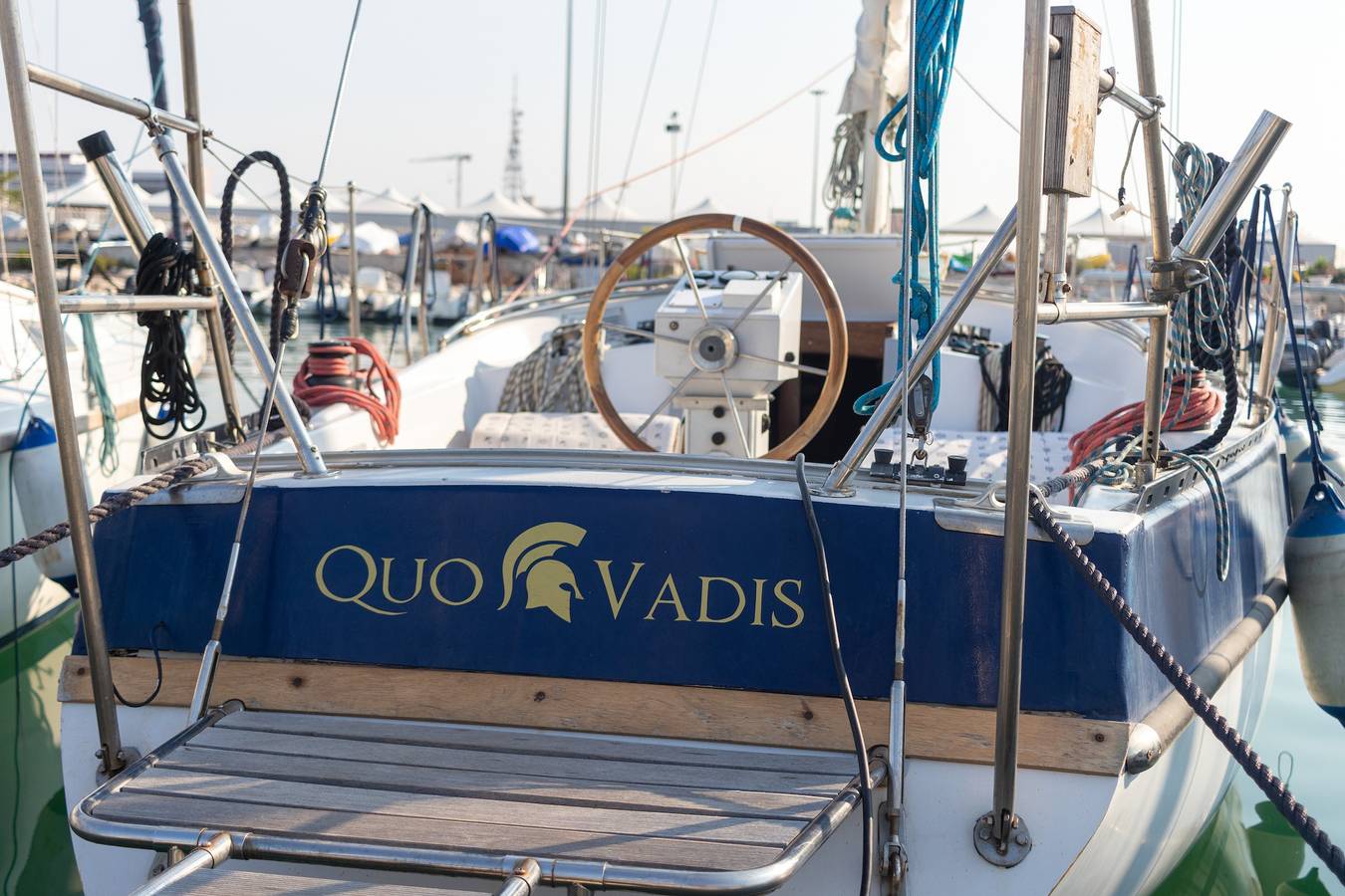 Yacht "Quo Vadis" au port de Bisceglie avec vue mer, terrasse privée et Wi-Fi in Bisceglie, Barletta-Andria-Trani