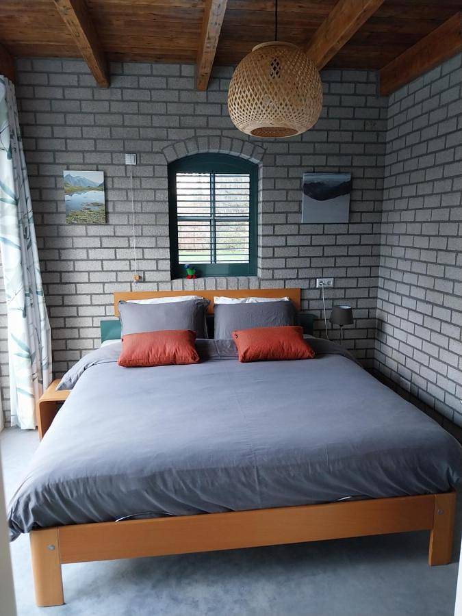 B&b voor 2 personen, with Terras and Tuin as well as Uitzicht in Boxtel