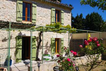 Gîte pour 4 personnes, avec jardin ainsi que terrasse et jacuzzi, animaux acceptés à Saze