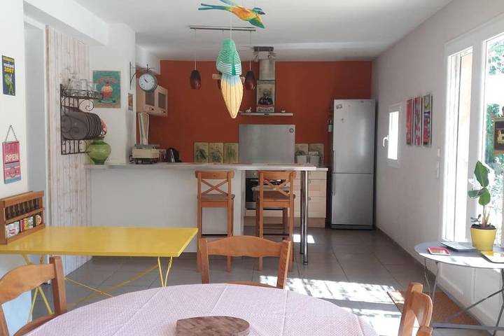 Location de vacances pour 6 personnes, avec jardin et piscine ainsi que terrasse et vue à Maubec - 4