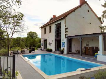 Cottage pour 5 personnes, avec terrasse ainsi que piscine et vue à Montaigut