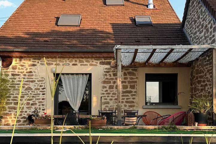 Gîte pour 4 personnes, avec piscine et jardin à Saint-Pierre-de-Varennes