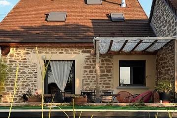 Location de vacances pour 4 personnes, avec piscine et jardin à Saint-Pierre-de-Varennes