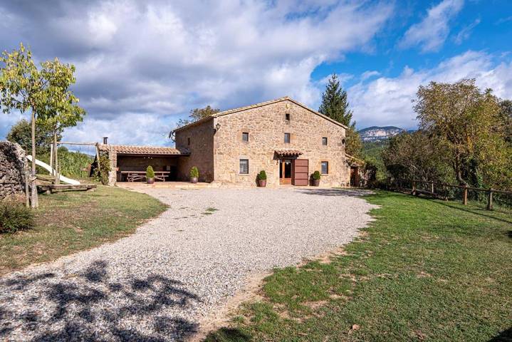 Casa rural para 12 personas, con Terraza y Jardín además de Piscina y Vistas en Lladurs