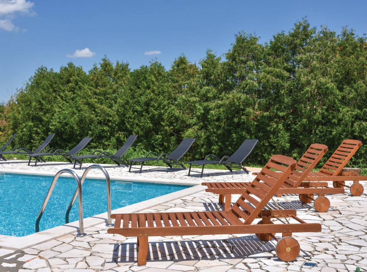 Sobe Melada - Twin Room With Balcony and Mountain View (A2) in Trilj (Dalmacija), Dalmatinska zagora