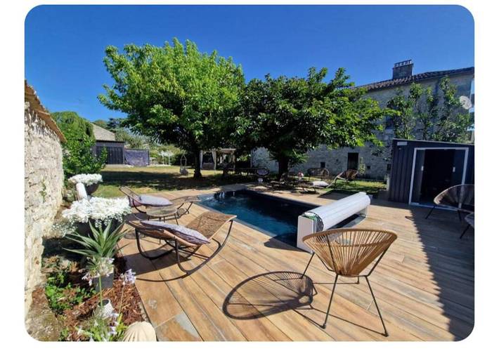 Location de vacances pour 10 personnes, avec jardin ainsi que jacuzzi et piscine à Bouniagues
