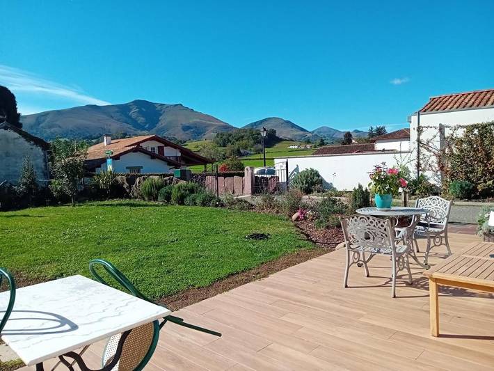 Gîte pour 2 personnes, avec vue ainsi que terrasse et jardin à Ascarat - 4