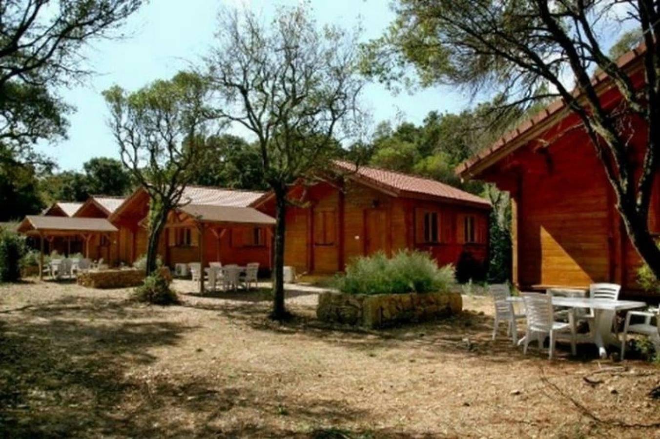 Zecamping 3 étoiles piscine dog friendly locatif Tv Bbq clim 39m2 4 pers in Porto-Vecchio, Arrondissement de Sartène
