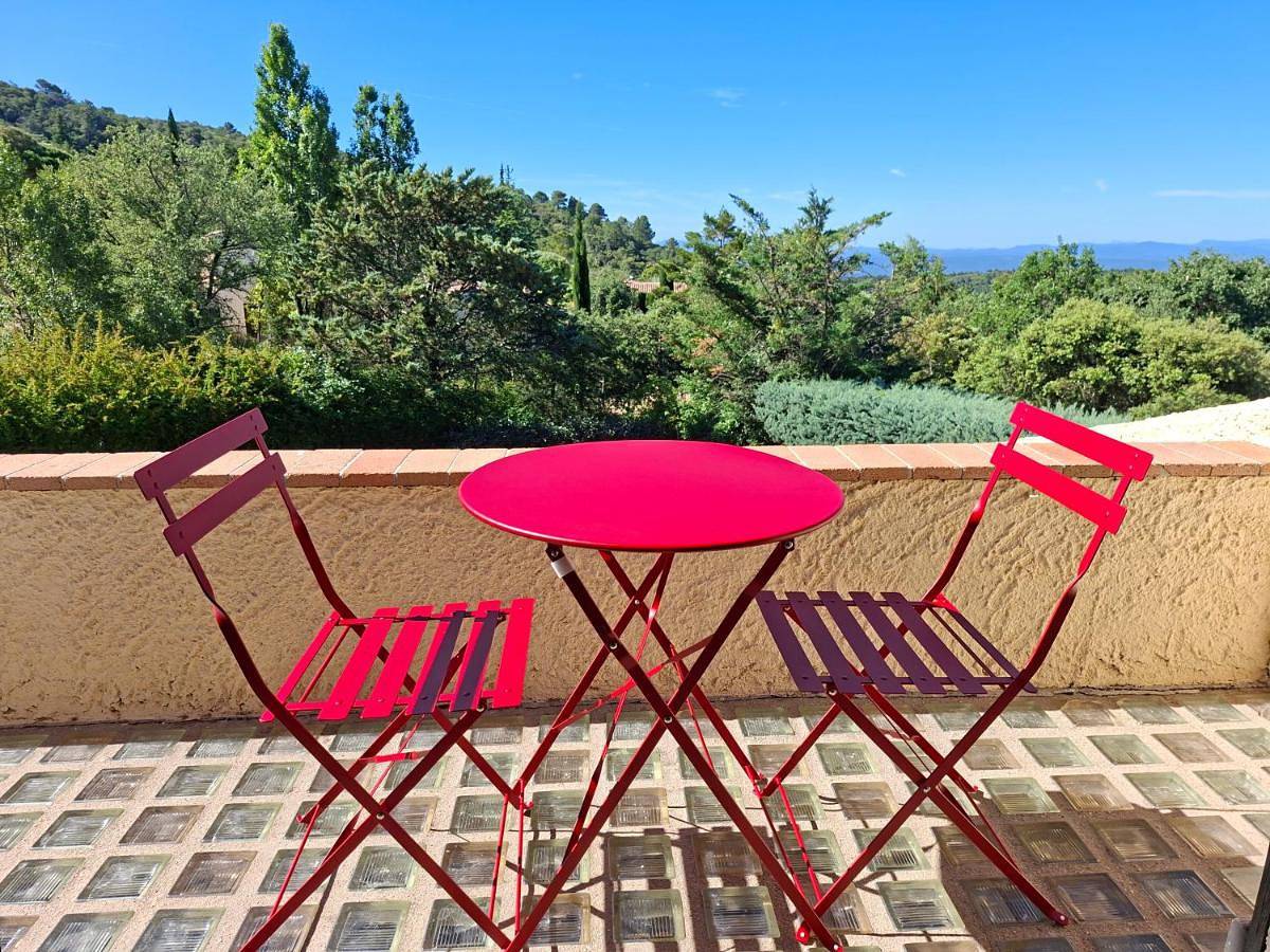 Tourtour, chambre avec vue, confort et calme in Tourtour, Région de Draguignan