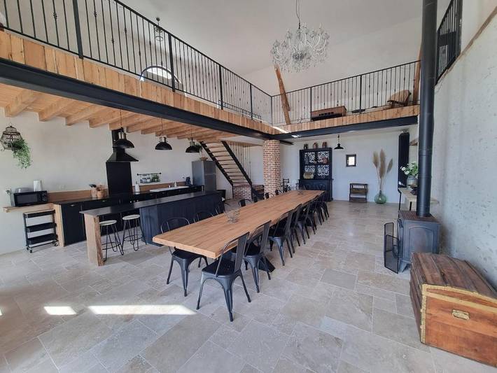 Location de vacances pour 14 personnes, avec Terrasse et Jardin dans Sassay