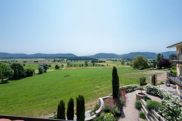 Appartement entier, Appartement '5' avec jardin partagé, balcon et Wi-Fi in Wutöschingen town, Klettgau